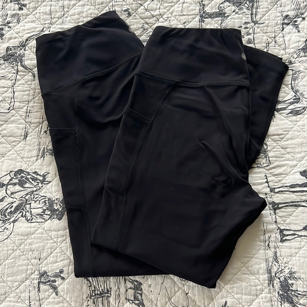 2 pairs of leggings